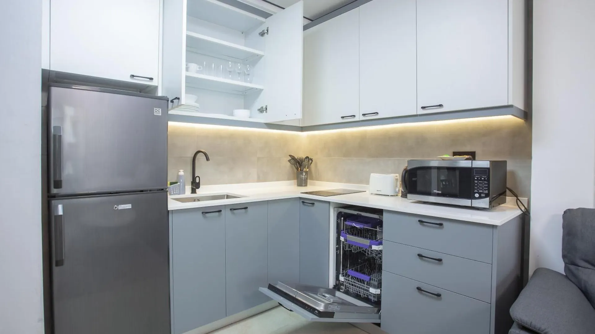 Stylish Studio Steps Frm Dubai Mall & Burj Khalifa 0*,  United Arab Emirates
