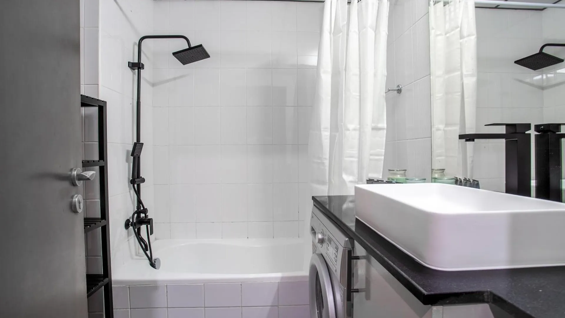 Stylish Studio Steps Frm Dubai Mall & Burj Khalifa 0*,  United Arab Emirates